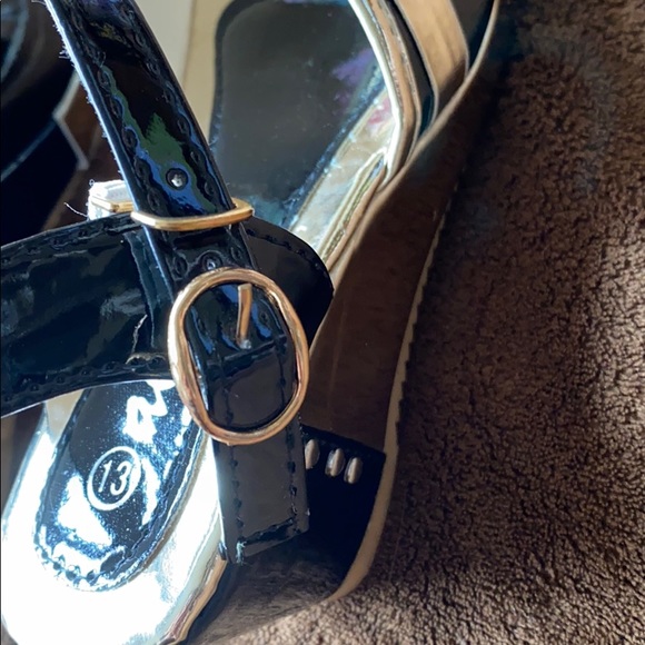 Ameta size 13 black and gold sandals - Picture 4 of 5